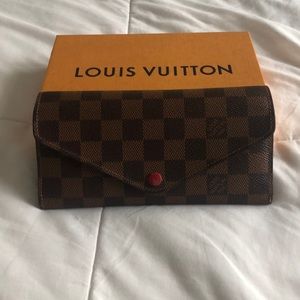 Louis Vuitton Wallet Damier pattern